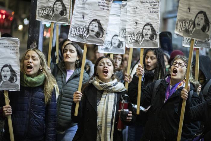 Alerta feminista en el centro de Montevideo (archivo, 2022). · Foto: Ernesto Ryan