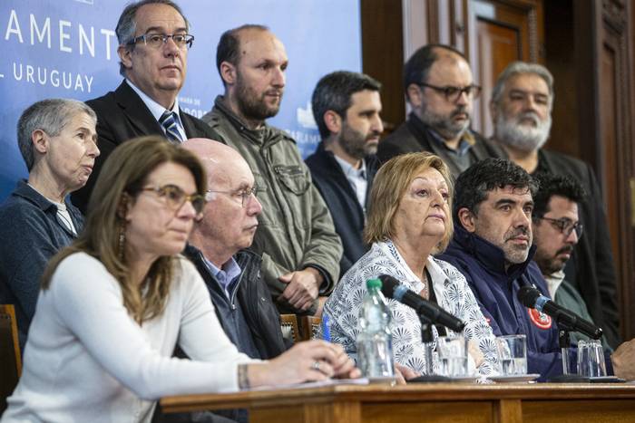 Bancada del Frente Amplio, durante una conferencia de prensa en el Parlamento (archivo, noviembre de 2022). · Foto: .