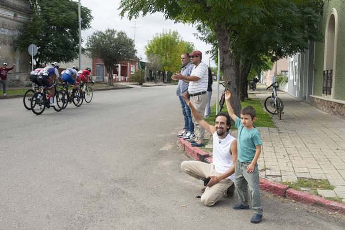 Foto principal del artículo 'Detalles de la décima y decisiva etapa de la Vuelta Ciclista del Uruguay' · Foto: Alessandro Maradei
