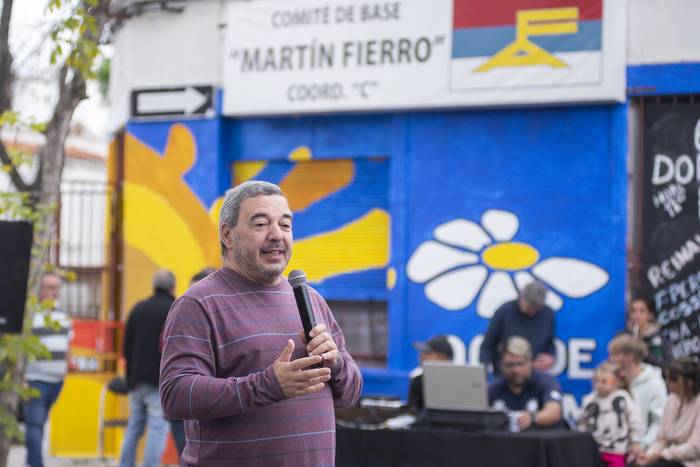 Mario Bergara, el 21 de mayo, durante un acto en el comité de base Martín Fierro, en Montevideo. · Foto: Alessandro Maradei