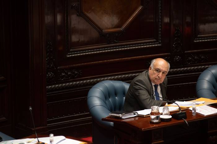Guillermo Domenech, durante una sesión de la Cámara de Senadores en el Palacio Legislativo, en Montevideo (archivo, junio de 2023). · Foto: Mara Quintero