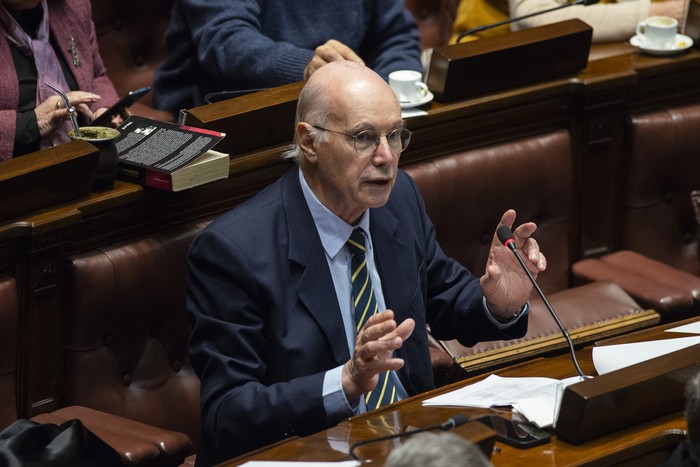 Enrique Rubio, el 27 de junio, durante la Asamblea General, en la Cámara de Diputados. · Foto: Alessandro Maradei