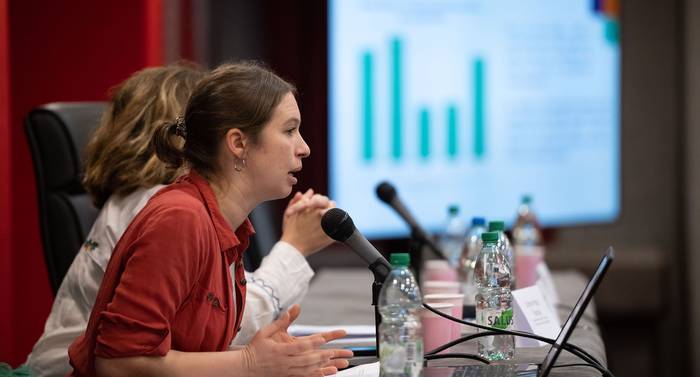 Tamara Samudio durante la presentación de datos sobre trata y pandemia en Uruguay, en la Intendencia de Montevideo (01.08.2023). · Foto: Mara Quintero