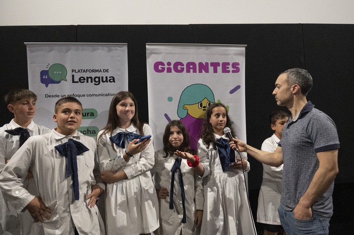 Martín Otheguy (D), durante el Premio Gigantes de la lengua, en Cinemateca (archivo, noviembre de 2023). · Foto: Alessandro Maradei