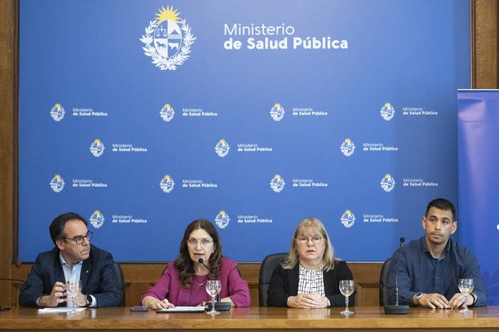 Robert Bouvier, Karina Rando, Marisa Fazzino y Néstor Santayana, en el Ministerio de Salud Pública. · Foto: Mara Quintero