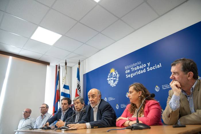 Durante la conferencia de prensa, el 22 de diciembre, en el Ministerio de Trabajo. · Foto: Mara Quintero