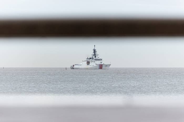 Buque de la Guardia Costera de Estados Unidos, el 26 de abril, a su llegada al puerto de Montevideo. · Foto: Camilo dos Santos