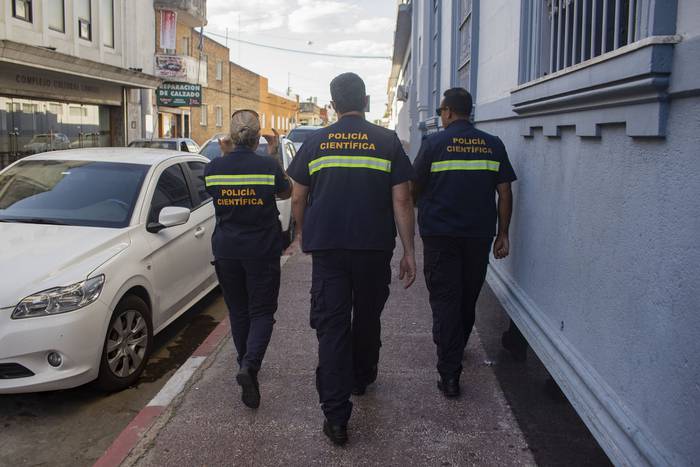 Foto principal del artículo 'Cuatro personas imputadas por riña con resultado de muerte por el homicidio de un hombre en el Centro de Montevideo' · Foto: Alessandro Maradei
