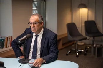 José Carlos Mahía, el 14 de abril, en _la diaria Radio_. · Foto: Gianni Schiaffarino