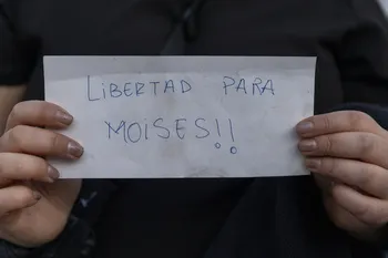 Movilización para pedir justicia por Moisés Martínez, el viernes 17, en plaza Independencia. · Foto: Rodrigo Viera Amaral