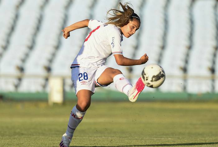 Luciana Gómez, de Nacional en el Estadio Centenario (archivo, diciembre de 2020) · Foto: Fernando Morán