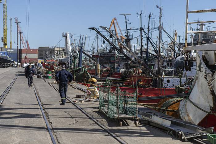Flota pesquera en el puerto de Montevideo (archivo, abril de 2021). · Foto: Ernesto Ryan