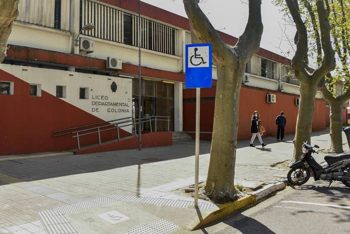 Liceo departamental Juan L. Perrou de Colonia del Sacramento. (archivo, setiembre de 2021) · Foto: Ignacio Dotti