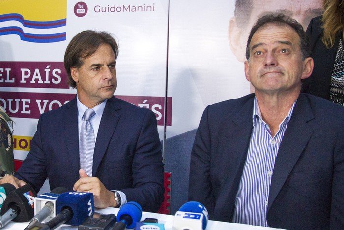 Luis Lacalle Pou y Guido Manini Rios, en la sede de Cabildo Abierto, durante campaña electoral (archivo, octubre de 2019) · Foto: .