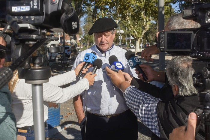 Guillermo Besozzi durante una rueda de prensa en la ciudad de Mercedes. · Foto: Rodrigo Peduzzi Guillermo Besozzi durante una rueda de prensa en la ciudad de Mercedes. · Foto: Rodrigo Peduzzi