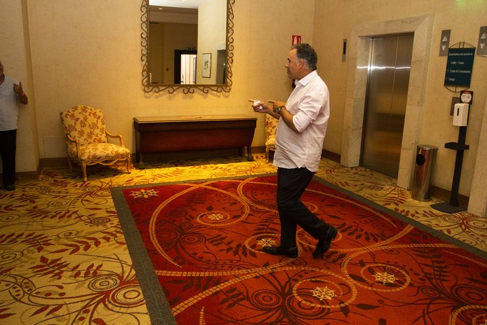 Yamandú Orsi en el hotel Enjoy, en Punta del Este (15.01.2024). · Foto: Gabriel Rousserie