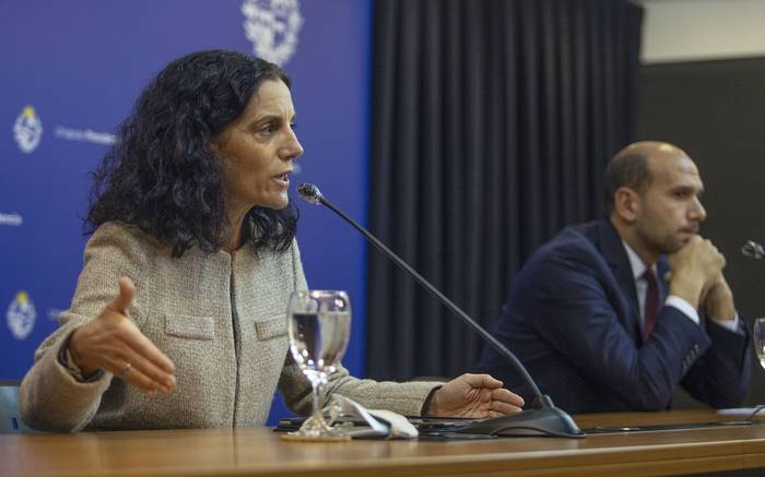 Azucena Arbeleche y Martín Lema tras el Consejo de Ministros.  · Foto: .