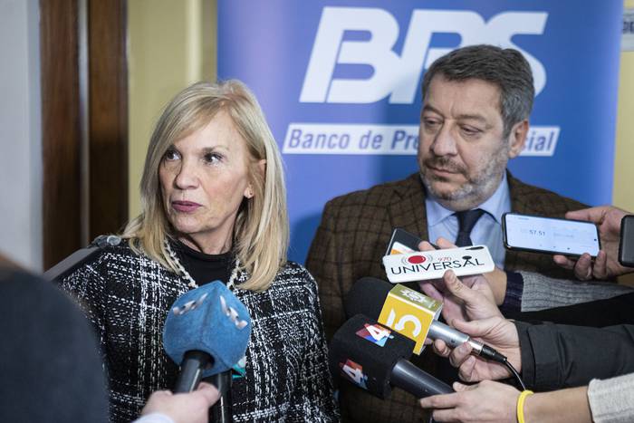 Beatriz Argimón y Alfredo Cabrera, en el BPS (08.08.2022). · Foto: .