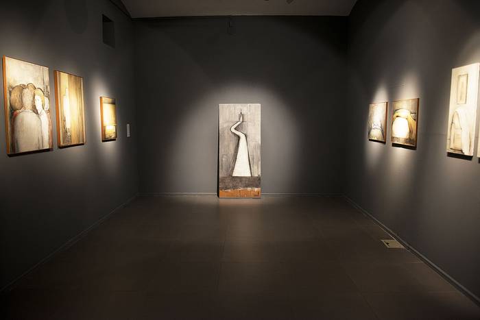 Sala con obras de Linda Kohen, artista homenajeada en el 58° Premio Nacional de Artes Visuales.  · Foto:  Santiago Mazzarovich