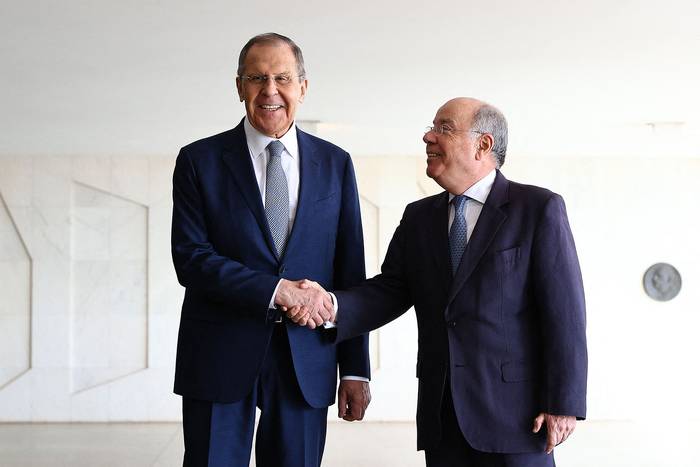 Sergei Lavrov, ministro de Relaciones Exteriores de Rusia, y su homólogo brasileño, Mauro Vieira, en el Palacio de Itamaraty, en Brasilia (17.04.2023). · Foto: Cancillería rusa