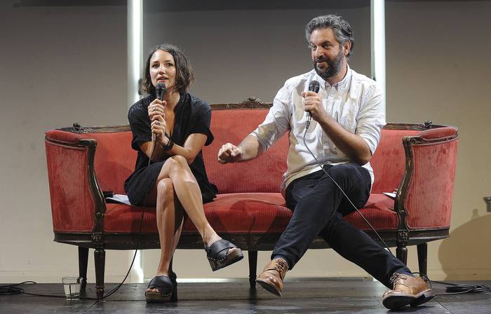 Débora Quiring y Gabriel Calderón, este miércoles, en la sala Delmira Agustini, del Teatro Solís. · Foto: Federico Gutiérrez