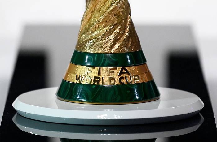 Detalle de la copa del mundo, en Qatar (archivo, marzo de 2022). · Foto: Franck Fife, AFP