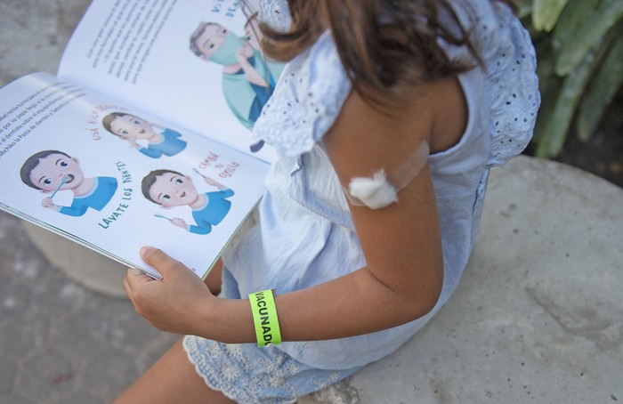 Vacunación contra el covid en niños de 5 a 11 años, en el Pereira Rossell (archivo, enero de 2022). · Foto: Alessandro Maradei