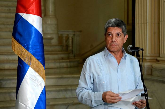 Carlos Fernández de Cossio, vicecanciller cubano, durante una conferencia de prensa en el Ministerio de Relaciones Exteriores en La Habana (08.06.2023). · Foto: Yamil Lage, AFP