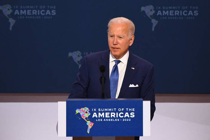 Joe Biden, este jueves, en la sesión plenaria de la Cumbre de las Américas en Los Ángeles, California. · Foto: Patrick T. Fallon, AFP