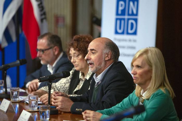 Bruno Gili, Lydia Garrido, Pablo Mieres y Beatriz Argimón, en el Parlamento (26.09.2022). · Foto: .