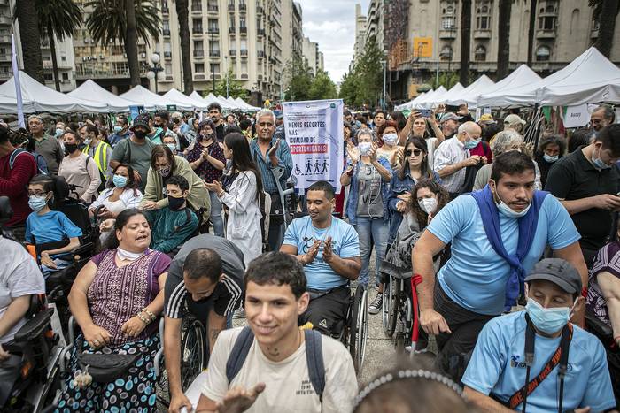 Décima marcha por la inclusividad desde la plaza Cagancha a la plaza Independencia (archivo, diciembre de 2021). · Foto: .