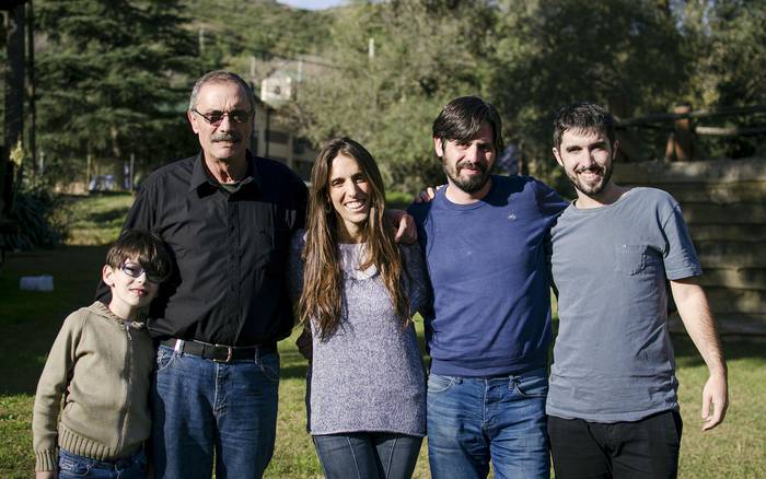 Bastian, Carlos, Marcela, Marcos y Marto.  · Foto: Gentileza familia Solsona Síntora