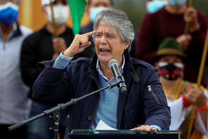 Guillermo Lasso, candidato presidencial de Ecuador, durante un acto de campaña, este miércoles, en la provincia de Pichincha, Ecuador. 
 · Foto: José Jácome, Efe