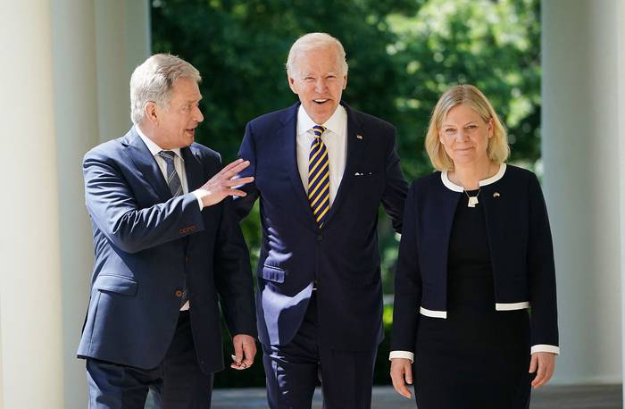 Sauli Niinistö, presidente de Finlandia, Joe Biden, presidente de Estados Unidos, y Magdalena Andersson, primera ministra de Suecia, ayer, en la Casa Blanca. · Foto: Mandel Ngan, AFP