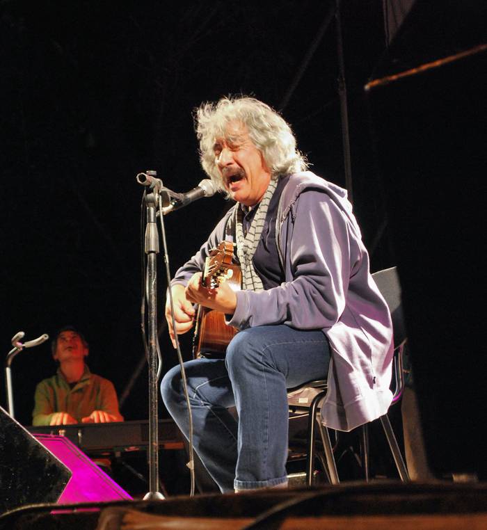 José Carbajal "El Sabalero" durante un espectáculo en Atlántida (archivo, febrero de 2010). · Foto: Zeroth