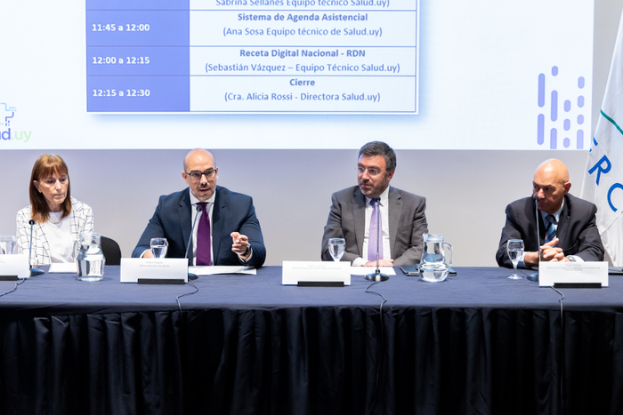 Alicia Rossi, Hebert Paguas, Alberto Yagoda y Hugo Odizzio, durante el encuentro Salud.uy (archivo, diciembre de 2022). · Foto: S/d de autor, Presidencia de la República