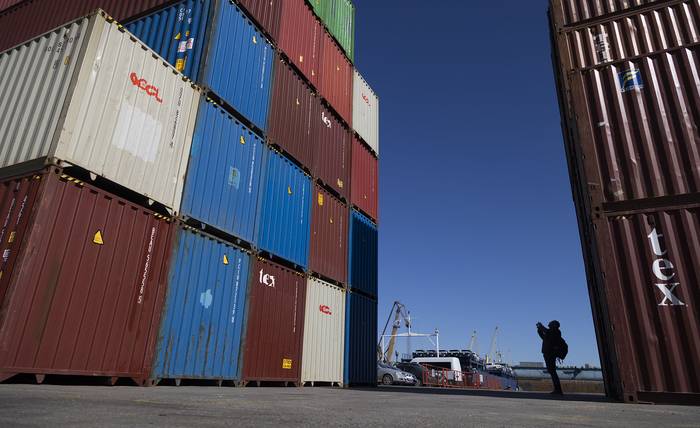 Foto principal del artículo 'Exportadores cuestionaron aumento de tarifa portuaria de Montecon e insisten en crear una unidad reguladora' · Foto: Camilo dos Santos