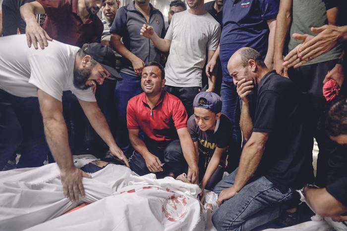 Morgue de un hospital en la ciudad de Gaza el 7 de octubre. · Foto: Eyad Baba / AFP