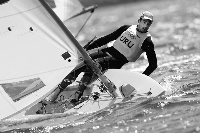 Alejandro Foglia durante la competencia en la final de la clase Láser Radial, ayer, en aguas de la bahía de Weymouth, sede olímpica de vela de los Juegos de Londres 2012. 