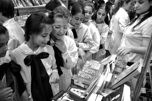 Feria del Libro en el Club San José en la ciudad de San José.  · Foto: Javier Calvelo