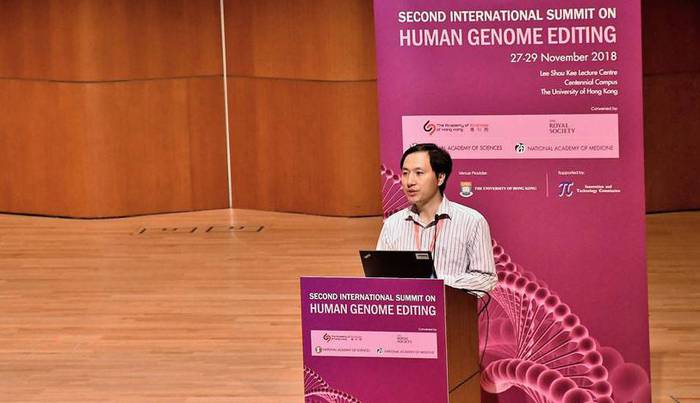 He Jiankui, durante la Segunda Cumbre Internacional sobre la Edición del Genoma Humano en Hong Kong, el 28 de noviembre de 2018. Foto: Voa, Iris Tong