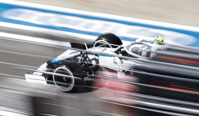 Nicholas Latifi, piloto de Williams, durante la primera sesión de práctica para el Gran Premio de Rusia, ayer, en el Circuito Autodrom de Sochi, Rusia. · Foto: Maxim Shemetov