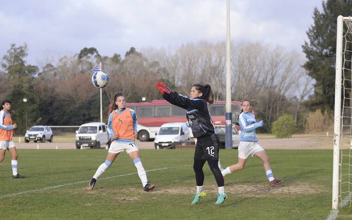 Entrenamiento de la selección de fútbol femenino en el complejo deportivo Enrique Castro (archivo, junio de 2022). · Foto: Alessandro Maradei
