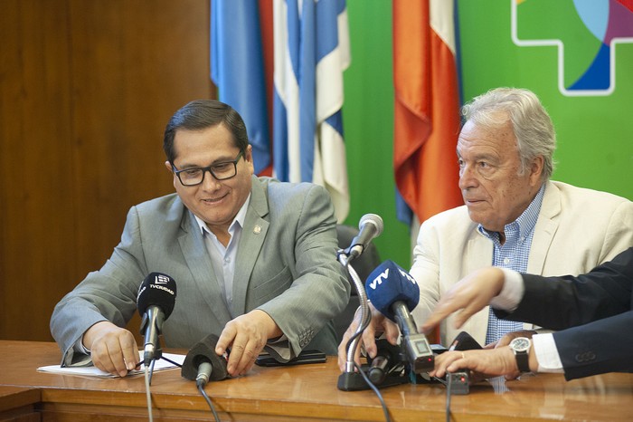 Giovanni Escalante y Jorge Quian, el 31 de enero, durante la conferencia de prensa, en el Ministerio de Salud Pública. · Foto: Federico Gutiérrez