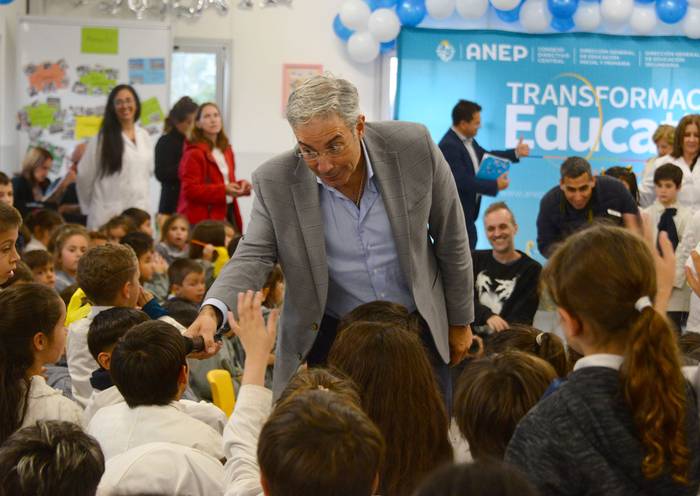 Robert Silva, el 26 de mayo, durante la inauguración de una escuela en Maldonado. · Foto: Presidencia de Uruguay