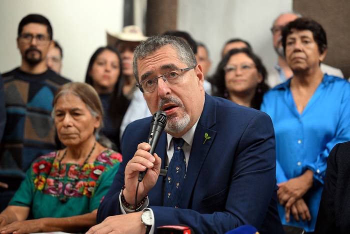 Bernardo Arévalo, candidato presidencial guatemalteco, en una conferencia de prensa, en Ciudad de Guatemala (13.07.2023). · Foto: Johan Ordonez, AFP
