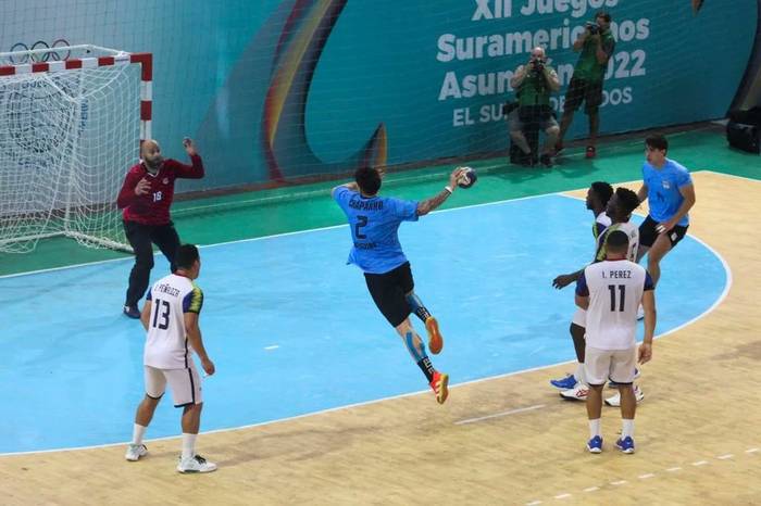Partido por el tercer puesto en handball masculino, en los Juegos Sudamericanos Asunción 2022. Foto: Secretaría Nacional de Deporte (@UyDeporte)