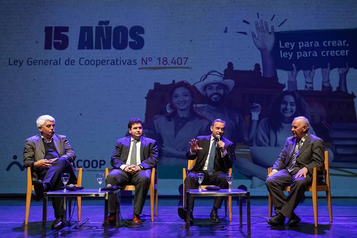 Eduardo Brenta, Martín Fernández, Álvaro Delgado y Danilo Gutiérrez, durante el aniversario de Inacoop, en la sala Hugo Balzo (31.10.2023). · Foto: Rodrigo Viera Amaral
