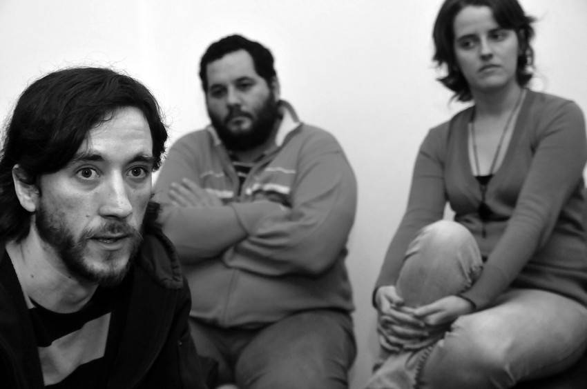 Alejandro Zavala, Nicolás Ambrosi y Melisa Ardanche, durante una entrevista con la diaria. (archivo, mayo de 2010) 