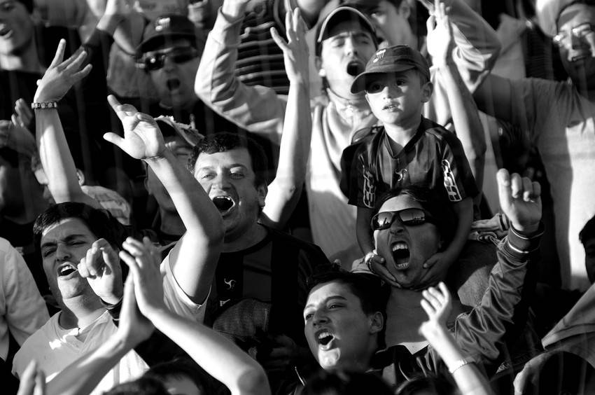 Hinchada de Liverpool durante el partido ante Cerro en Belvedere.